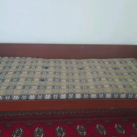 Mebelny diwan (krowat)