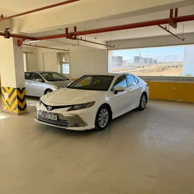 Toyota Camry 2021