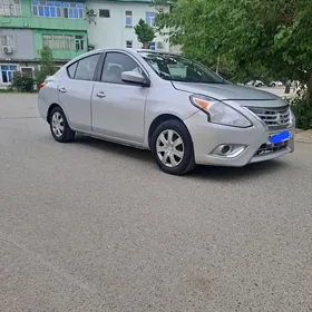 Nissan Versa 2015