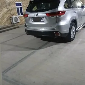 Toyota Highlander 2019