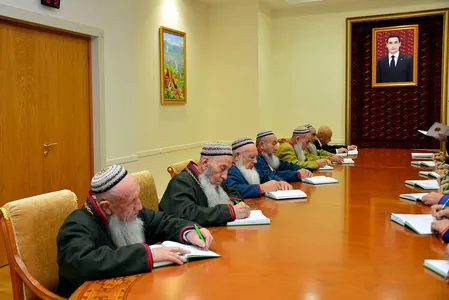 Aşgabatda Ýaşulular geňeşiniň nobatdaky maslahatynda geňeşiniň agzalarynyň ýerlerde alyp barýan işleri maslahatlaşyldy