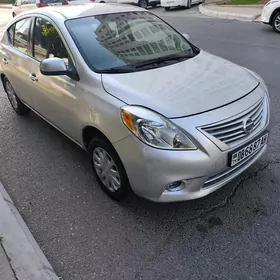 Nissan Versa 2011