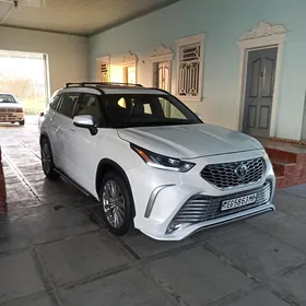 Toyota Highlander 2021