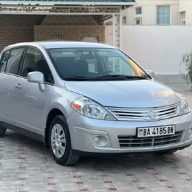 Nissan Versa 2011