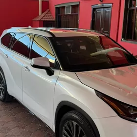 Toyota Highlander 2021