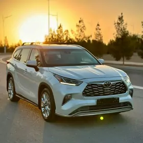 Toyota Highlander 2022