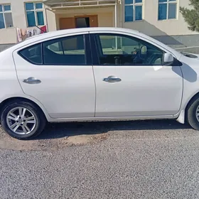 Nissan Versa 2012