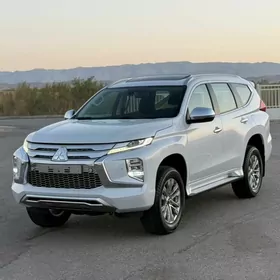 Mitsubishi Pajero 2020