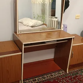 Şkaf spalnyý tumboçka