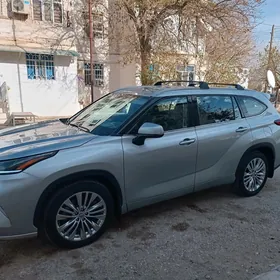 Toyota Highlander 2021