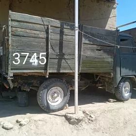 UAZ Profi 1980