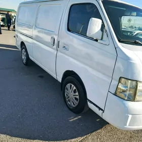 Nissan Urvan 2003
