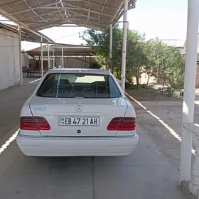 Mercedes-Benz E320 1996