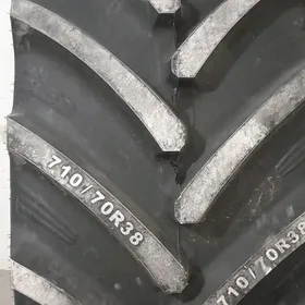 Traktor 710/70R38 420/85R30