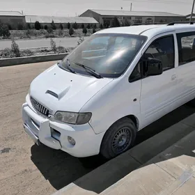 Hyundai H-1 2002