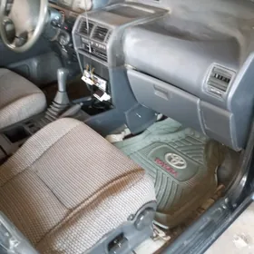 Mitsubishi RVR 1994