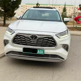 Toyota Highlander 2021