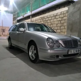 Mercedes-Benz E320 2001