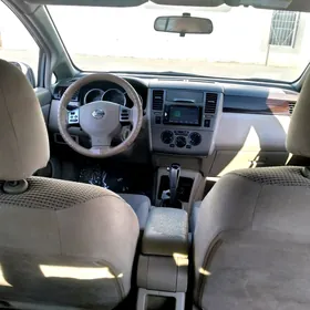 Nissan Versa 2010