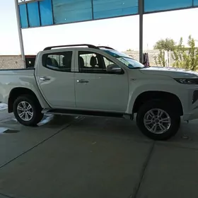 Mitsubishi L200 2021