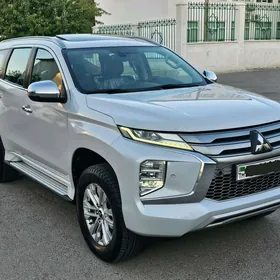 Mitsubishi Pajero 2020