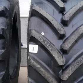 Traktor 710/70R42 600/70R30