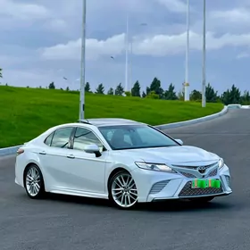 Toyota Camry 2019