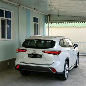 Toyota Highlander 2021