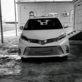 Toyota Sienna 2019