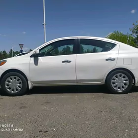 Nissan Versa 2011