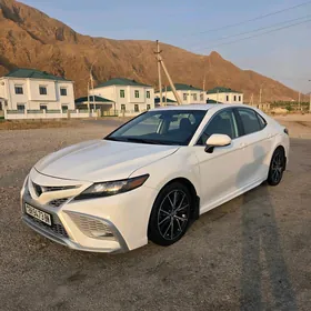 Toyota Camry 2021
