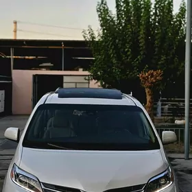 Toyota Sienna 2019
