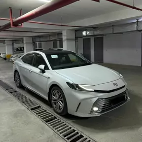 Toyota Camry 2025