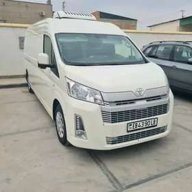 Toyota Hiace 2022