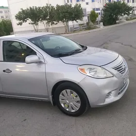 Nissan Versa 2011