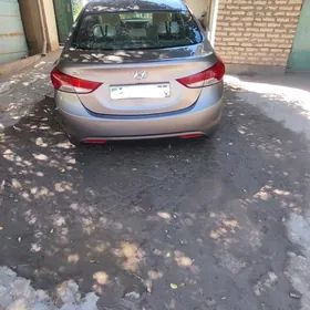 Hyundai Elantra 2011