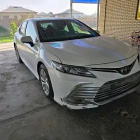 Toyota Camry 2021