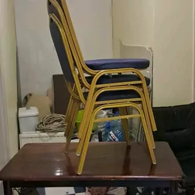 kuhonyý stol
