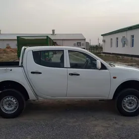 Mitsubishi L200 2008