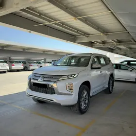 Mitsubishi Pajero 2020