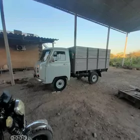 UAZ 452 1988