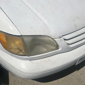 Toyota Sienna 2000
