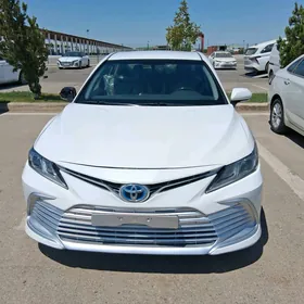 Toyota Camry Hybrid 2021