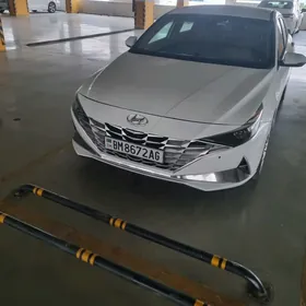 Hyundai Elantra 2022