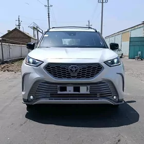 Toyota Highlander 2021