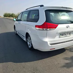 Toyota Sienna 2012