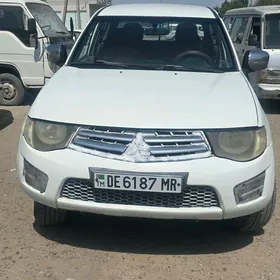 Mitsubishi L200 2012