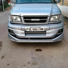 Isuzu Trooper 2000