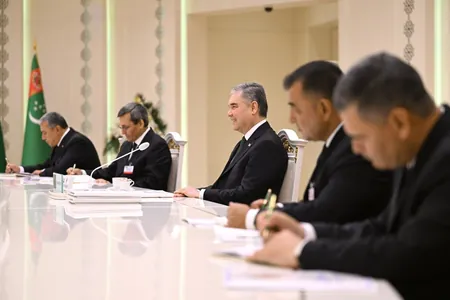 Gurbanguly Berdimuhamedow Awazada Özbegistanyň Prezidenti bilen duşuşdy