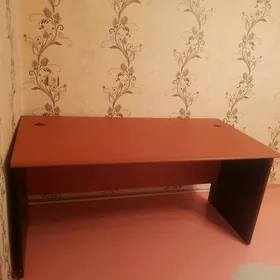 офисный стол